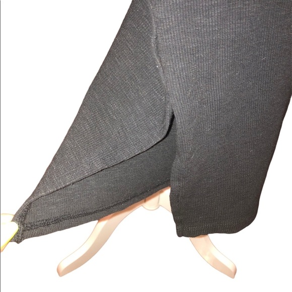 🍁 BUNDLE ONLY - 5/$15 F21 Side Slit Short Sleeve Black Ribbed Dress, Bodycon - Picture 2 of 3